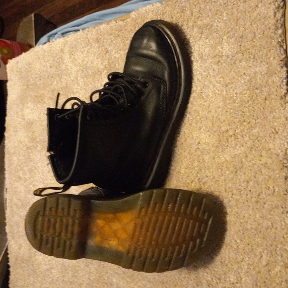 Winter Boots!! Boys Black Leather Dr. Martens boots size13 - Picture 4 of 4